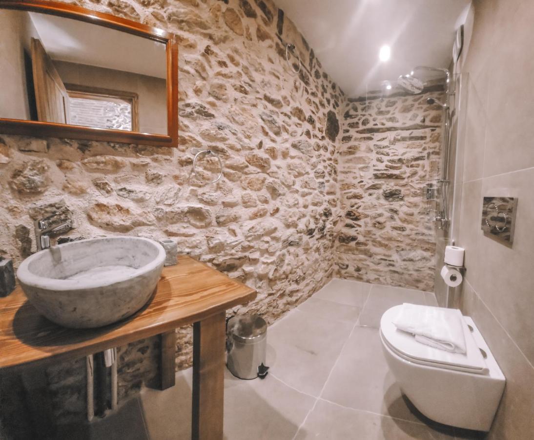 The Cellar Studios - By Avelink Spata  Luaran gambar